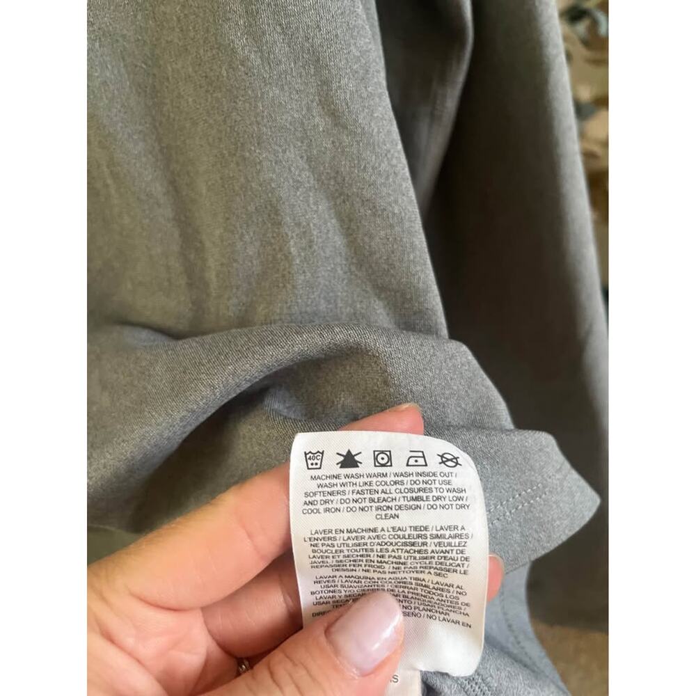 Women’s Nike Dri-FIT 1/4 Zip Pullover Long Sleeves Thumbhole Gray Medium Running - Picture 8 of 8